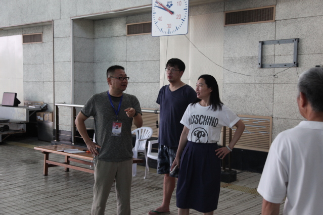 走访游泳队