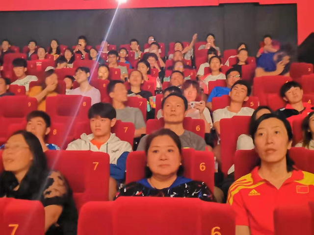 击剑学院直属党支部组织观看《我和我的祖国》 击剑学院直属党支部组织观看《我和我的祖国》